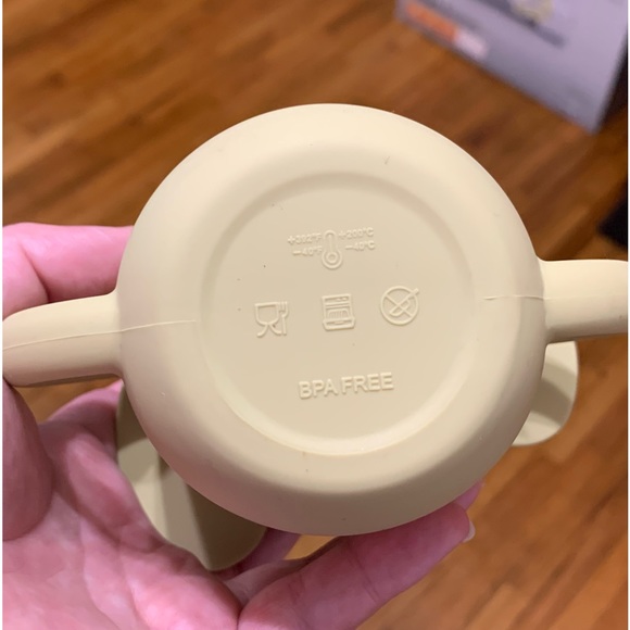 Toddlers Silicone Sippy Cups - Picture 4 of 7